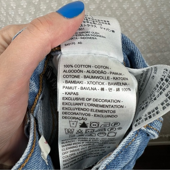 Levi’s Premium Light Wash Wedgie Straight High Rise Jeans - Picture 6 of 7